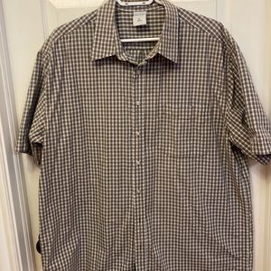 Old Navy wrinkle resistant short sleeve men’s shirt
